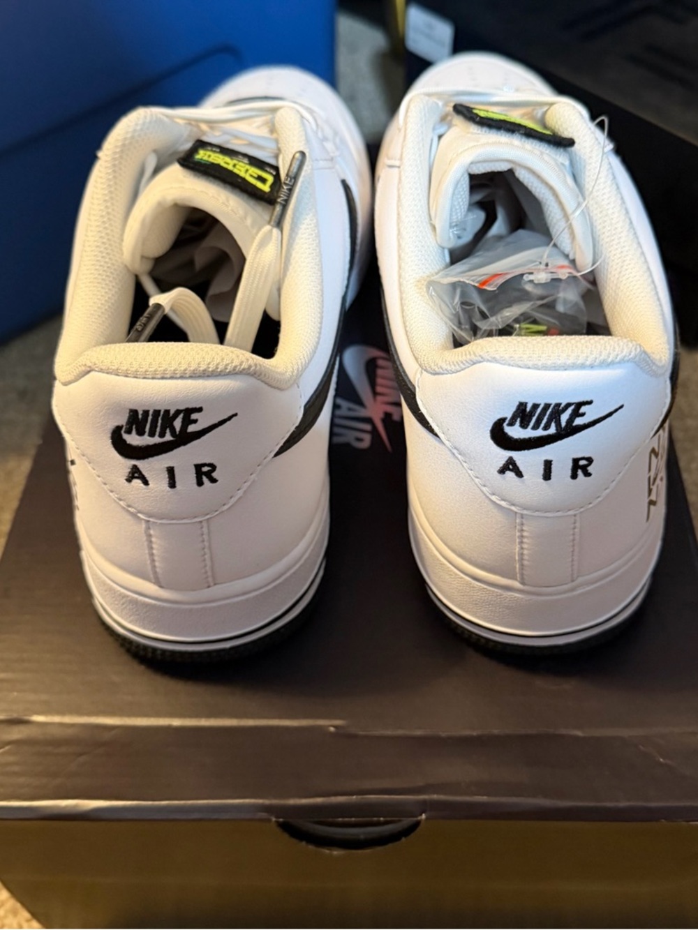 Nike Air Force 1 Low "NY vs NY" sneaker - Picture 3 of 8